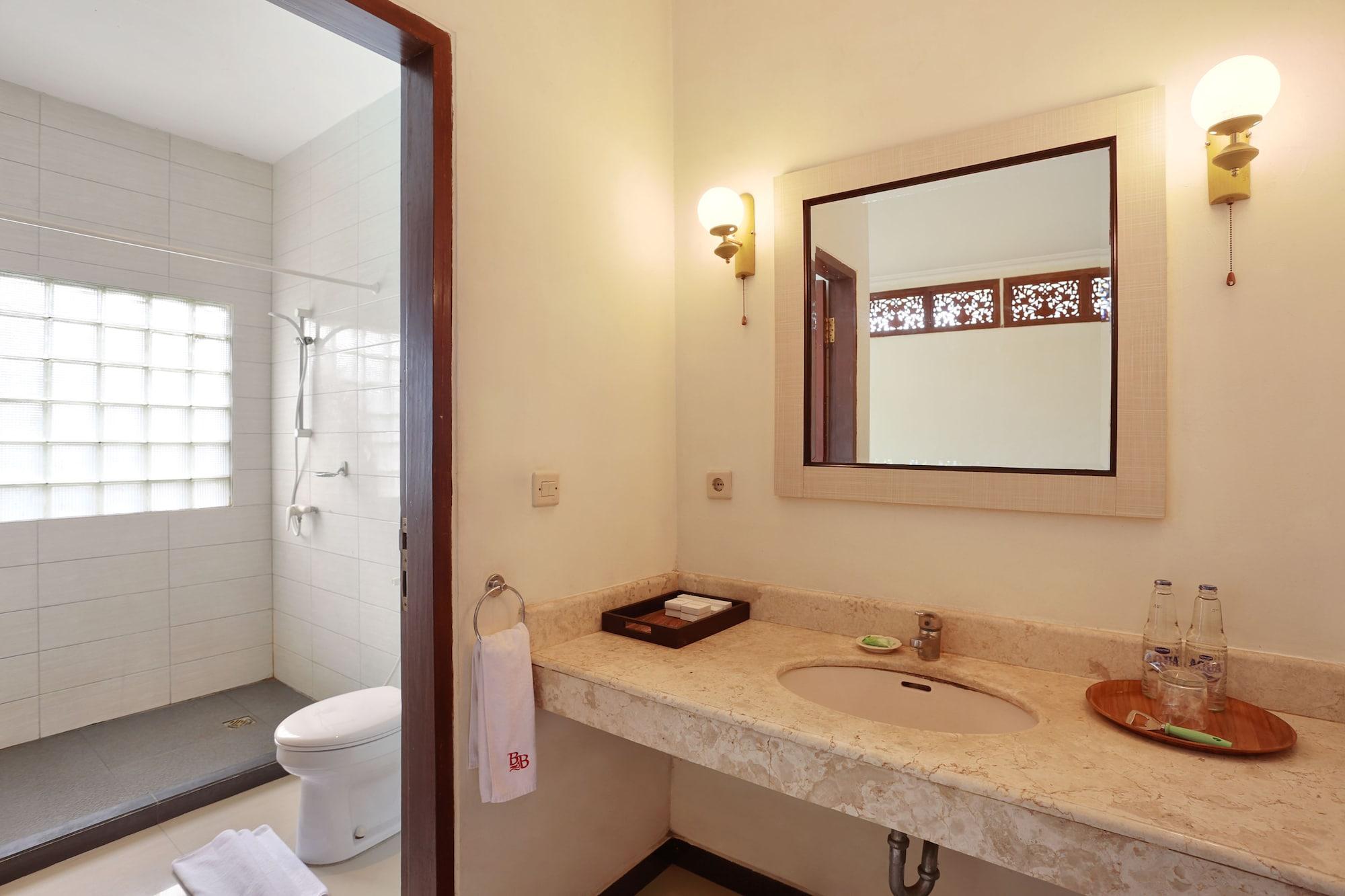 The Batu Belig Hotel & Spa Seminyak Exterior foto