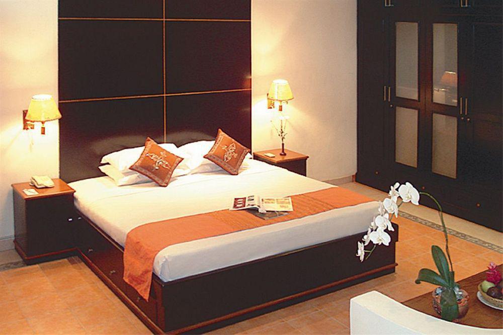 The Batu Belig Hotel & Spa Seminyak Exterior foto